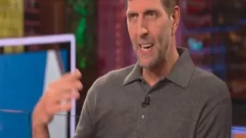 赵继伟赛事结束后速归队备战，温馨签名时刻与球迷互动不断